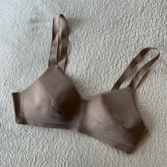 Lululemon Holds True Wirefree Bra 34B Soft Sand - Picture 6 of 13